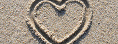 сердце, песок, пляж