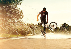 спорт, велосипеды, люди, человек, парни, вода, брызги, фотографии