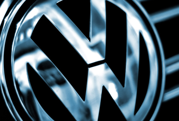 Обои Volkswagen, логотип на рабочий стол » Volkswagen Логотип Отражение »  reWalls.com