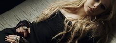 Avril Lavigne, девушка, певица, лежит, кольца
