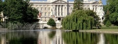 Лондон, Англия, Букингемский дворец, лето, парк, фонтан, деревья, здание, с ...