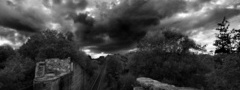 Железная дорога, черно-белое, граффити, облака