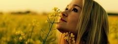блондинка, взгляд, цветы, поле, настроение, красивая, лицо