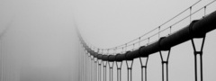 Мост, туман, черное-белое