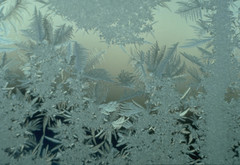 замерзшее окно, морозные узоры, зима, лед